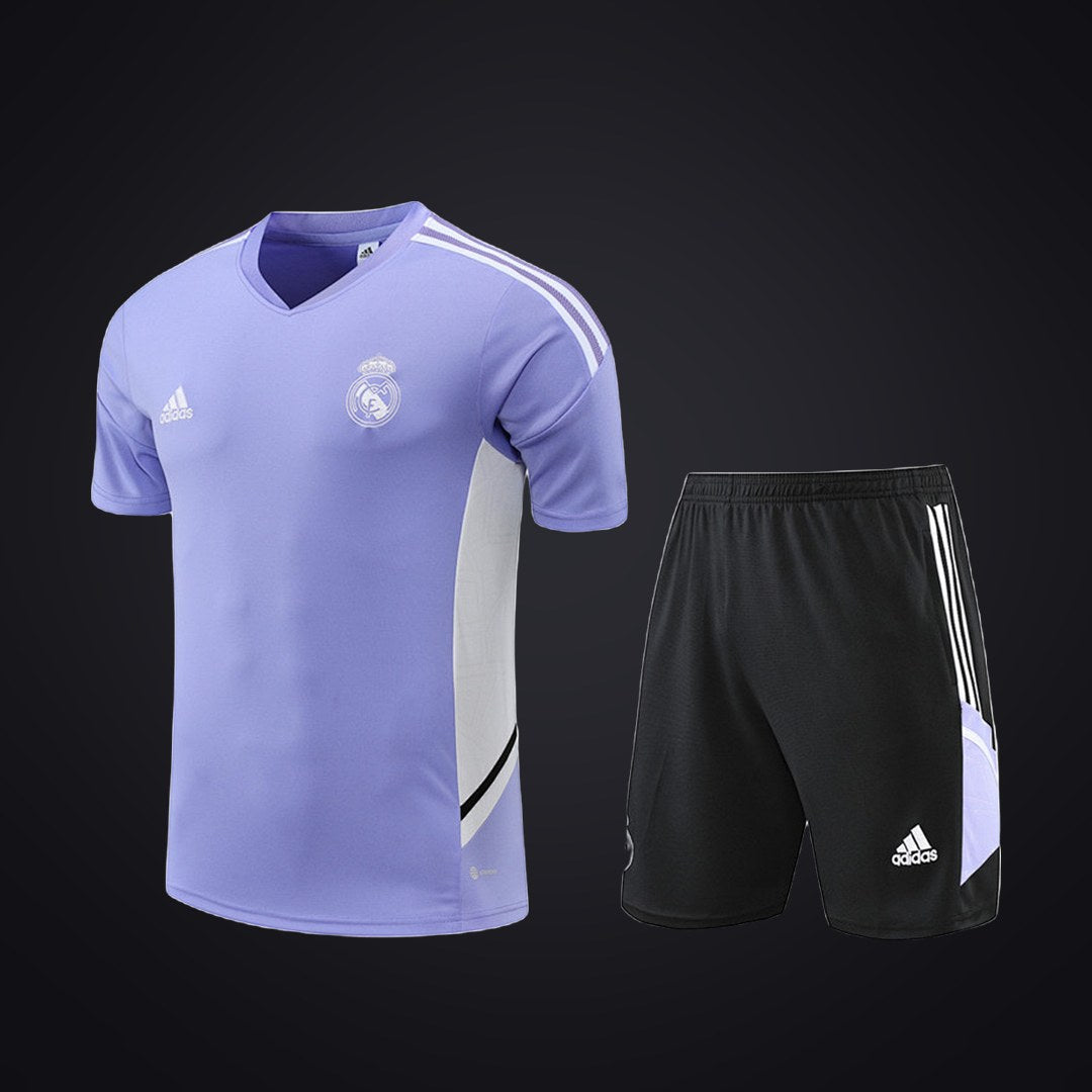 Conjunto de Entrenamiento Real Madrid 22-23 Morada · Modelo 2 (delante)