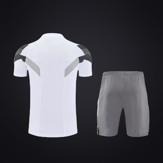 Conjunto de Entrenamiento Real Madrid 25-26 Blanca · Modelo 3 (detrás)