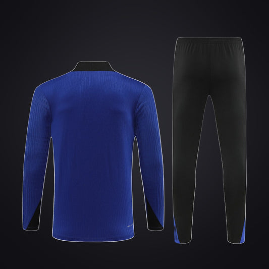 Chándal Barcelona 24-25 Azul · Modelo 2 (detrás)