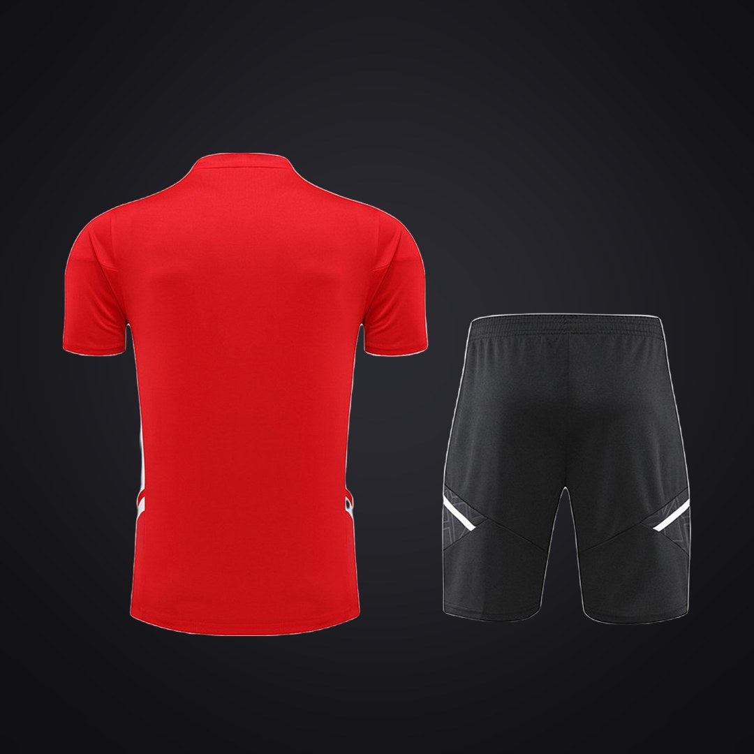 Conjunto de Entrenamiento Manchester United 22-23 Roja · Modelo 2 (detrás)