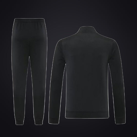 Chándal Manchester United 25-26 · Modelo 2 (detrás)