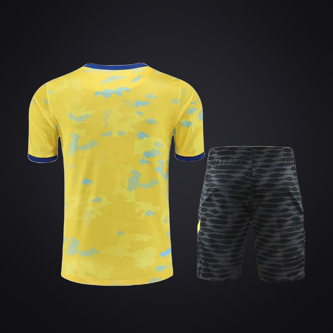 Conjunto de Entrenamiento Chelsea 22-23 Amarilla · Modelo 2 (detrás)