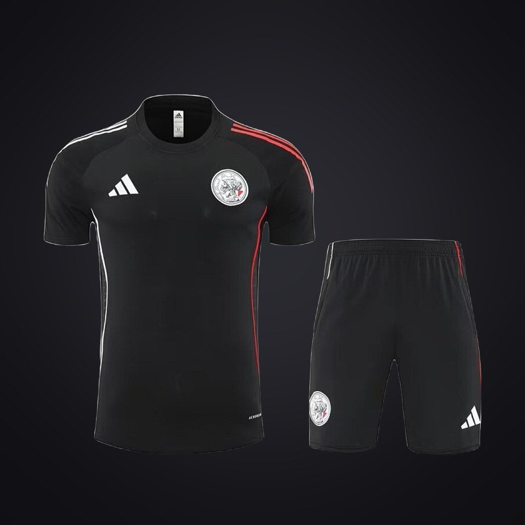Conjunto de Entrenamiento Ajax 25-26 Negra · Modelo 2 (delante)
