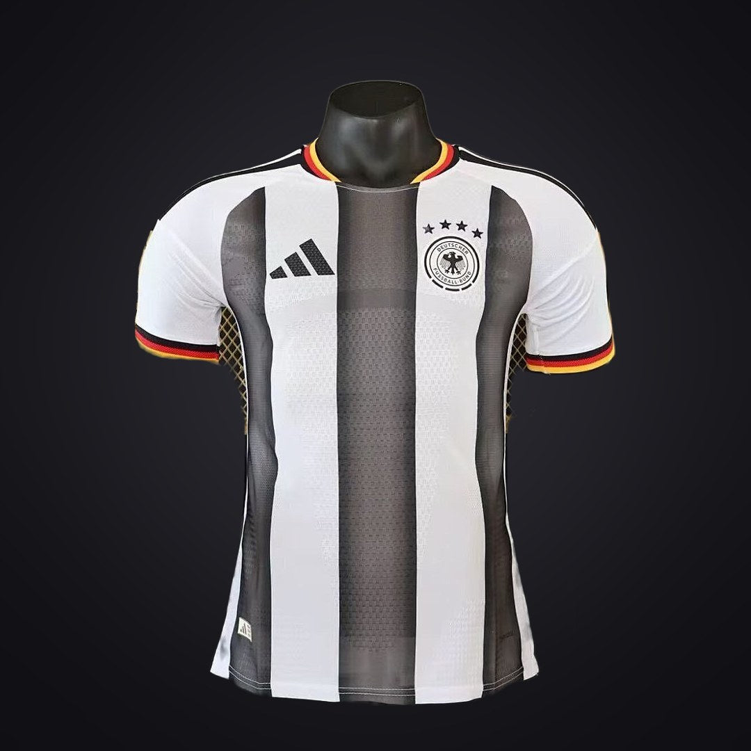 Alemania 26-27 Edición Especial Blanca Negra (Player Version) (delante)