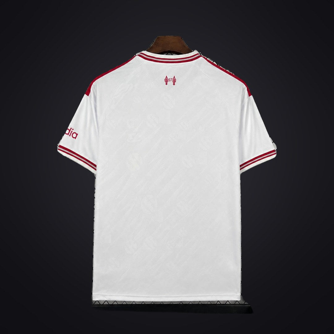 Liverpool 26-27 Visitante (Fan Version) (detrás)