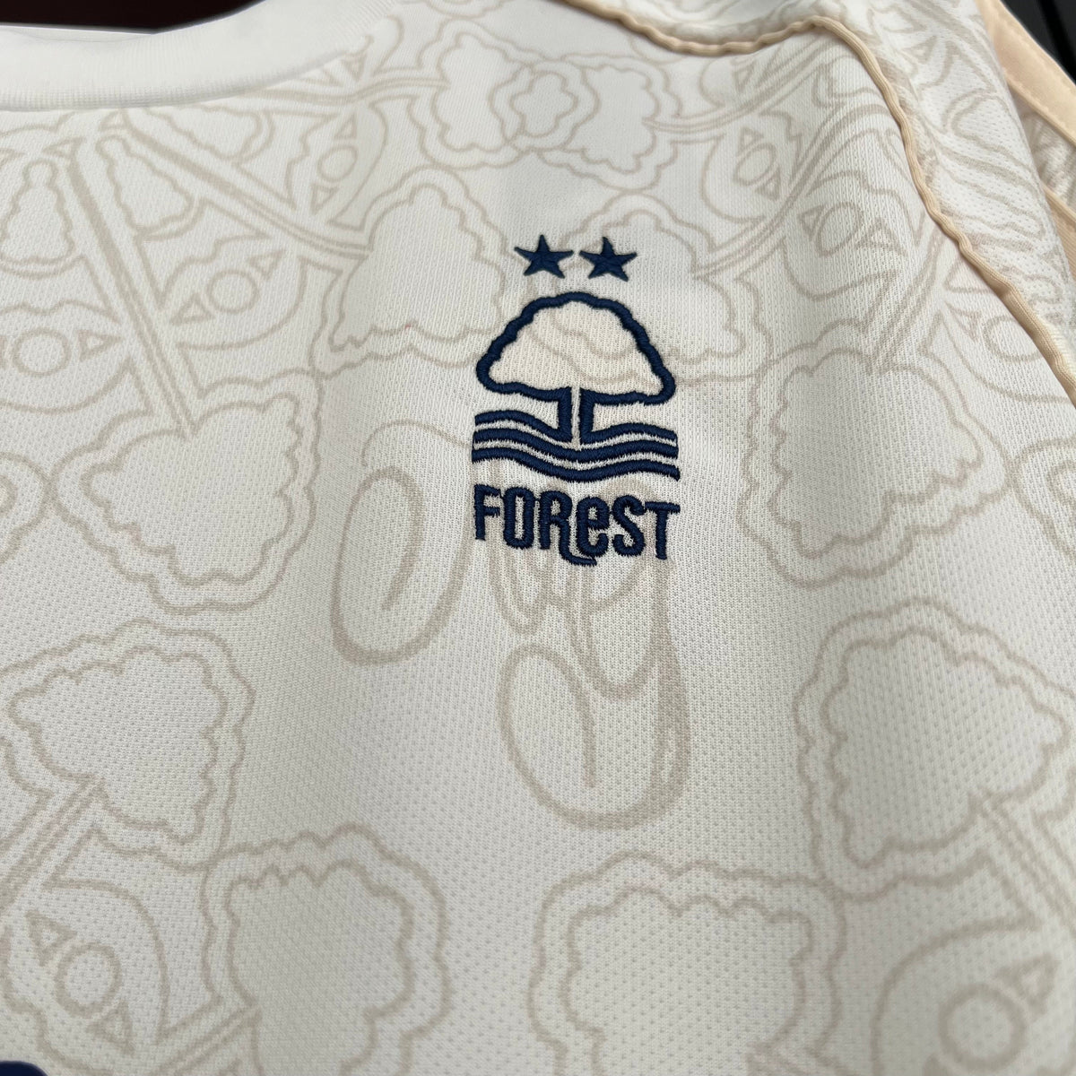 Nottingham Forest 25-26 Visitante (Fan Version)