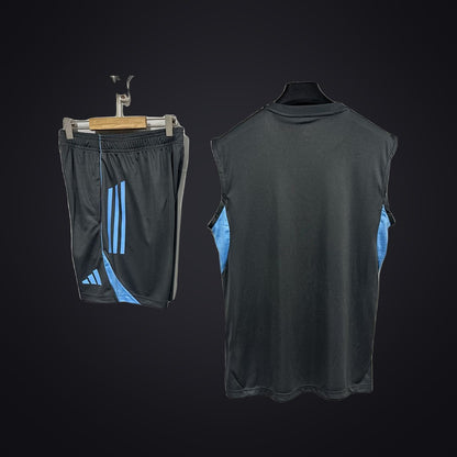 Conjunto de Entrenamiento Newcastle 25-26 (detrás)
