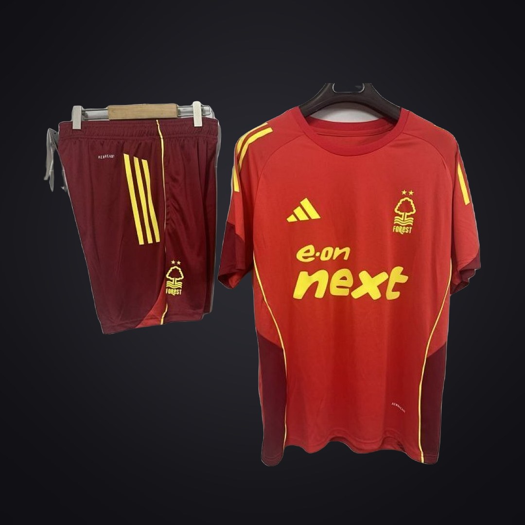 Conjunto de Entrenamiento Nottingham Forest 25-26 (delante)