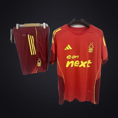 Conjunto de Entrenamiento Nottingham Forest 25-26 (delante)