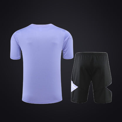 Conjunto de Entrenamiento Real Madrid 22-23 Morada · Modelo 2 (detrás)