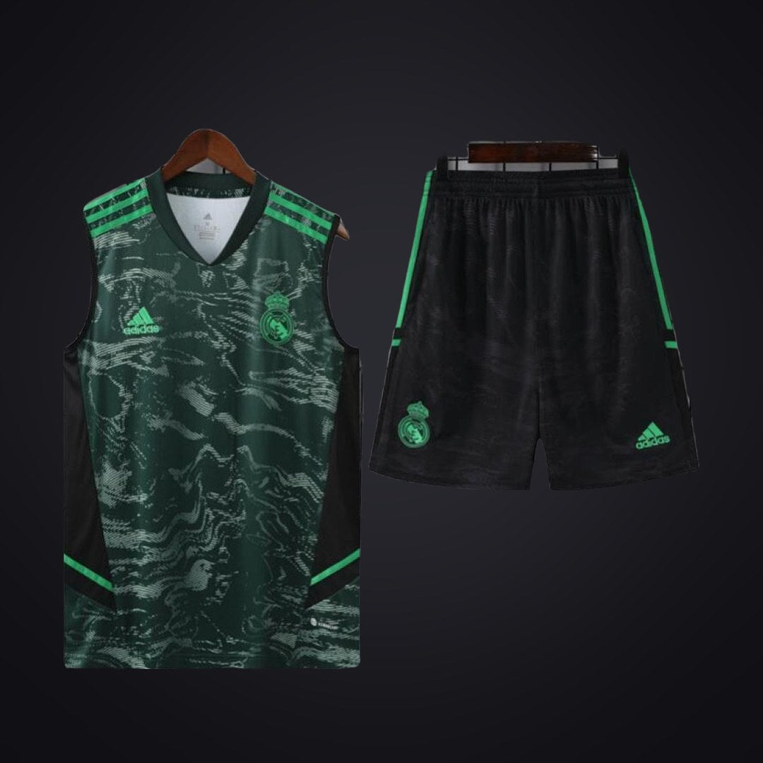 Conjunto de Entrenamiento Real Madrid 23-24 Verde · Modelo 4 (delante)
