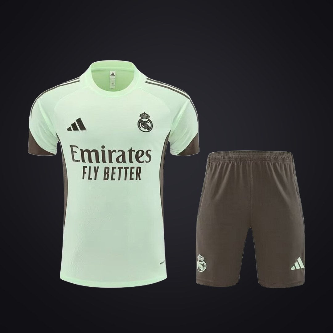 Conjunto de Entrenamiento Real Madrid 25-26 Verde · Modelo 3 (delante)