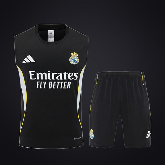 Conjunto de Entrenamiento Real Madrid 25-26 Negra · Modelo 3 (delante)