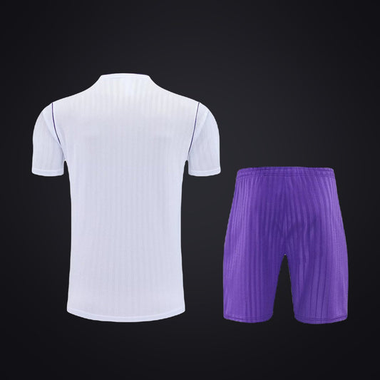 Conjunto de Entrenamiento Real Madrid 25-26 Blanca · Modelo 2 (detrás)