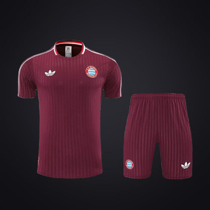 Conjunto de Entrenamiento Bayern de Múnich 25-26 Roja · Modelo 2 (delante)