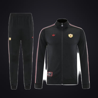 Chándal Manchester United 25-26 · Modelo 2 (delante)