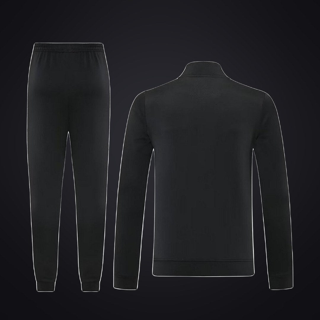 Chándal Manchester United 25-26 · Modelo 2 (detrás)