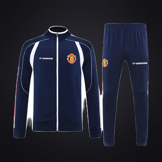 Chándal Manchester United 25-26 Azul Marino · Modelo 2 (delante)