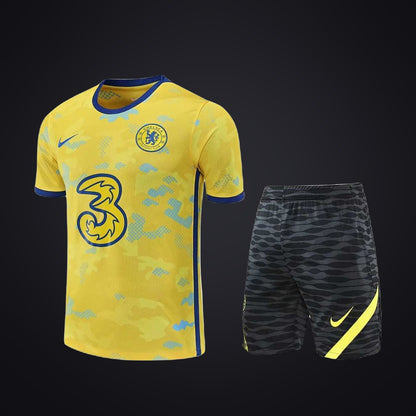 Conjunto de Entrenamiento Chelsea 22-23 Amarilla · Modelo 2 (delante)