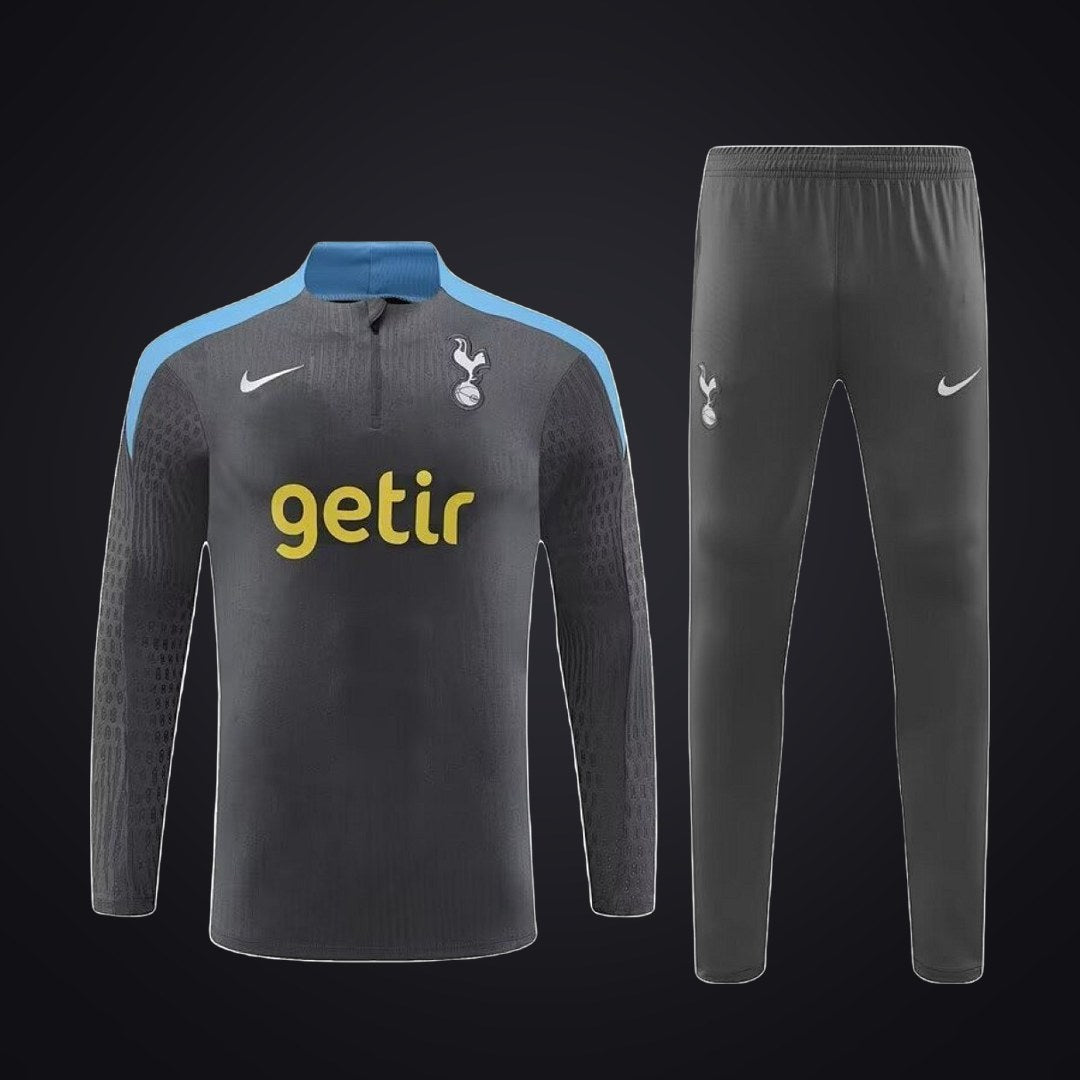 Chándal Tottenham 24-25 Gris · Modelo 2 (delante)