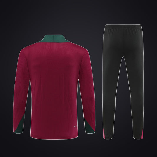 Chándal PSG 24-25 Roja · Modelo 2 (detrás)