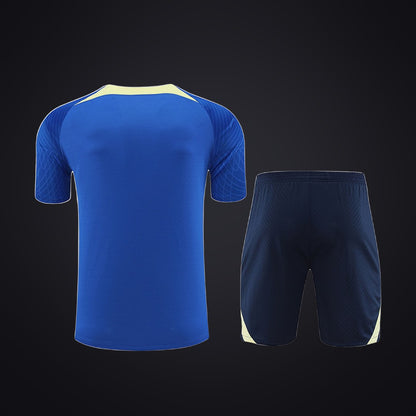 Conjunto de Entrenamiento América 24-25 Azul · Modelo 2 (detrás)