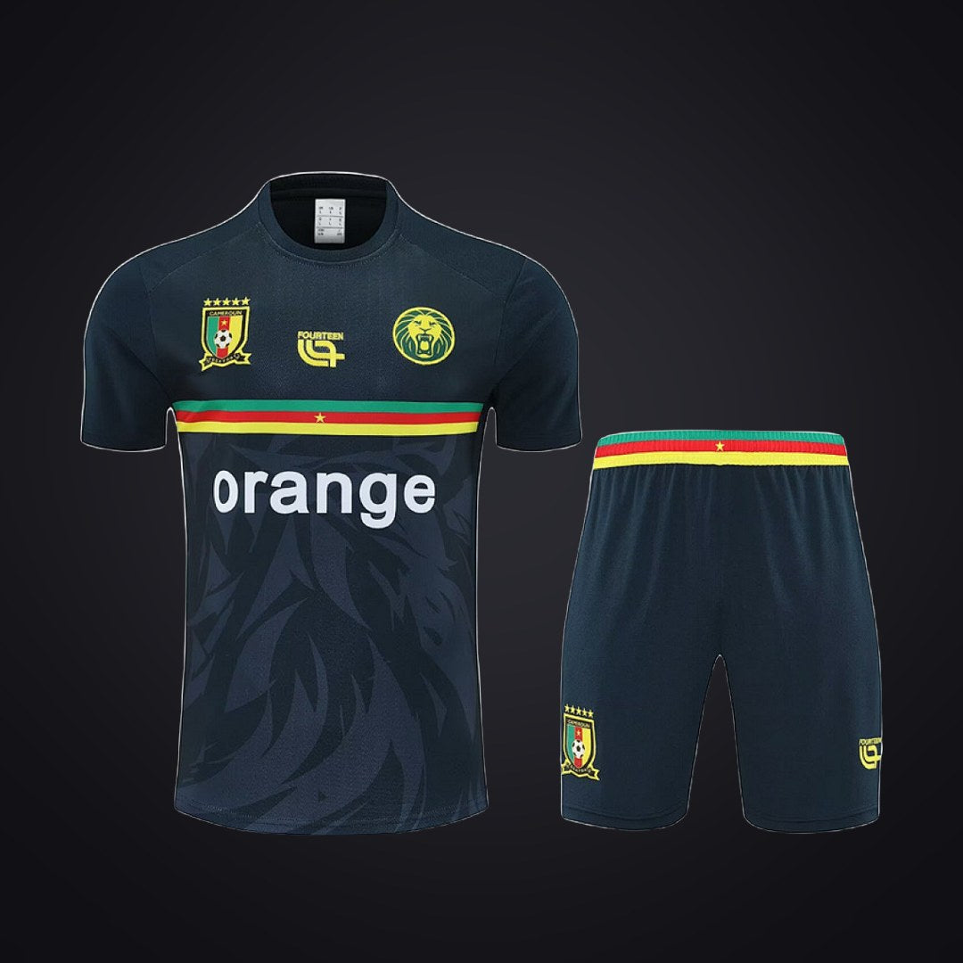 Conjunto de Entrenamiento Camerún 25-26 Negra · Modelo 2 (delante)