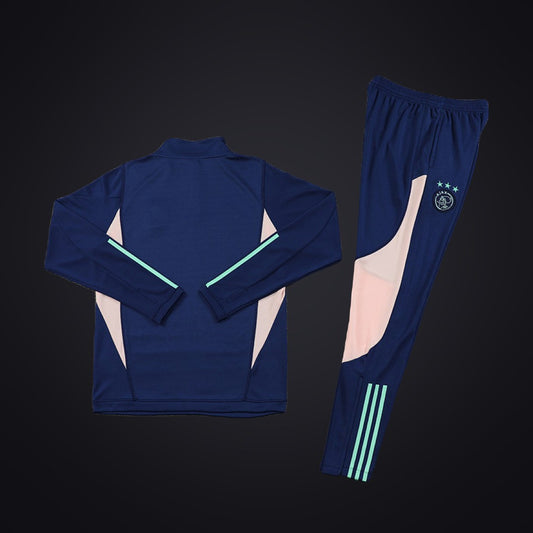 Chándal Ajax 23-24 · Modelo 2 (detrás)