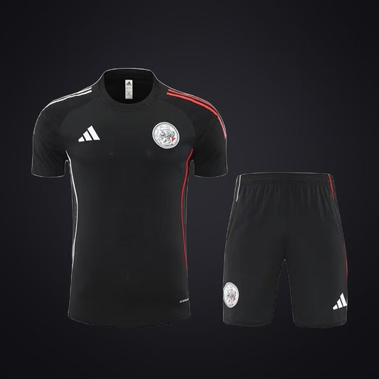 Conjunto de Entrenamiento Ajax 25-26 Negra · Modelo 2 (delante)