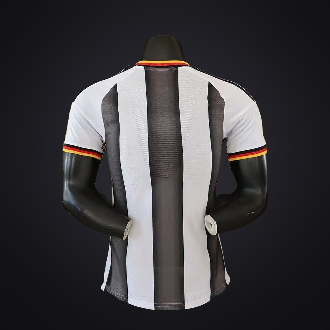 Alemania 26-27 Edición Especial Blanca Negra (Player Version) (detrás)