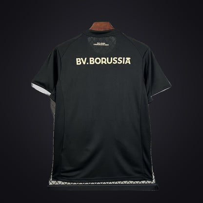 Borussia Dortmund 26-27 Edición Especial Negra (Fan Version) (detrás)