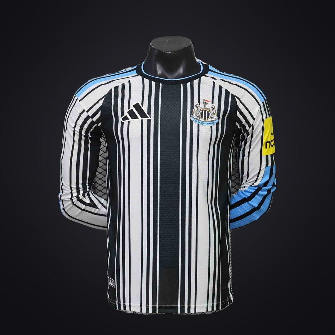Newcastle 26-27 Local Manga Larga (Player Version) (delante)