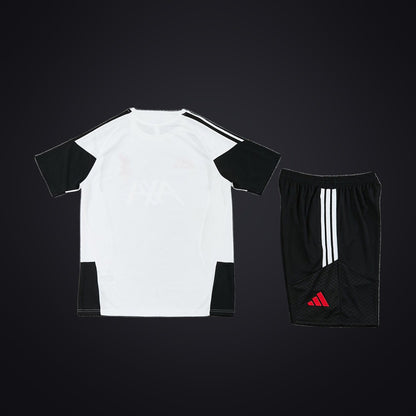 Liverpool 26-27 Edición Especial Blanca (Niño) (detrás)