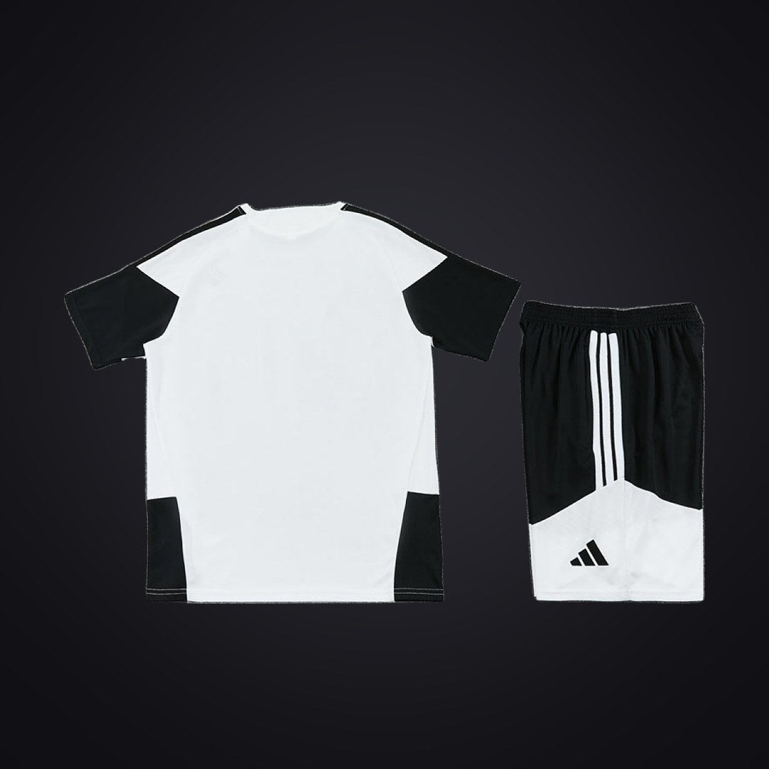 Juventus 26-27 Edición Especial Blanca (Niño) (detrás)