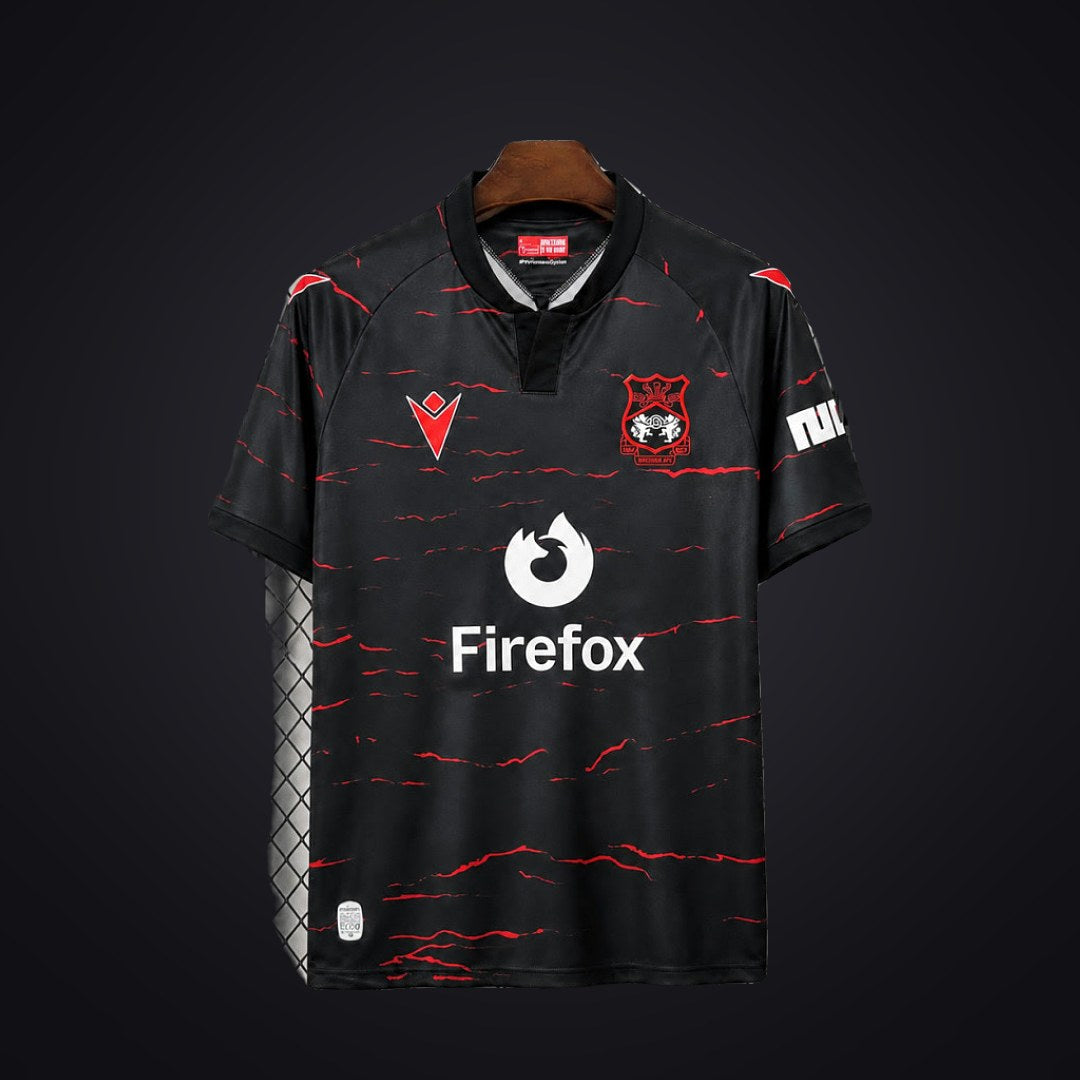 Wrexham 26-27 Visitante (Fan Version) (delante)