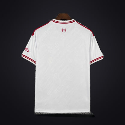 Liverpool 26-27 Visitante (Fan Version) (detrás)