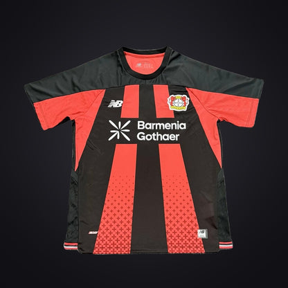 Bayer 04 Leverkusen 26-27 Local (Fan Version) (delante)