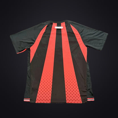 Bayer 04 Leverkusen 26-27 Local (Fan Version) (detrás)