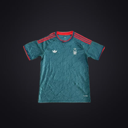 Nottingham Forest 26-27 Visitante (Fan Version) (delante)