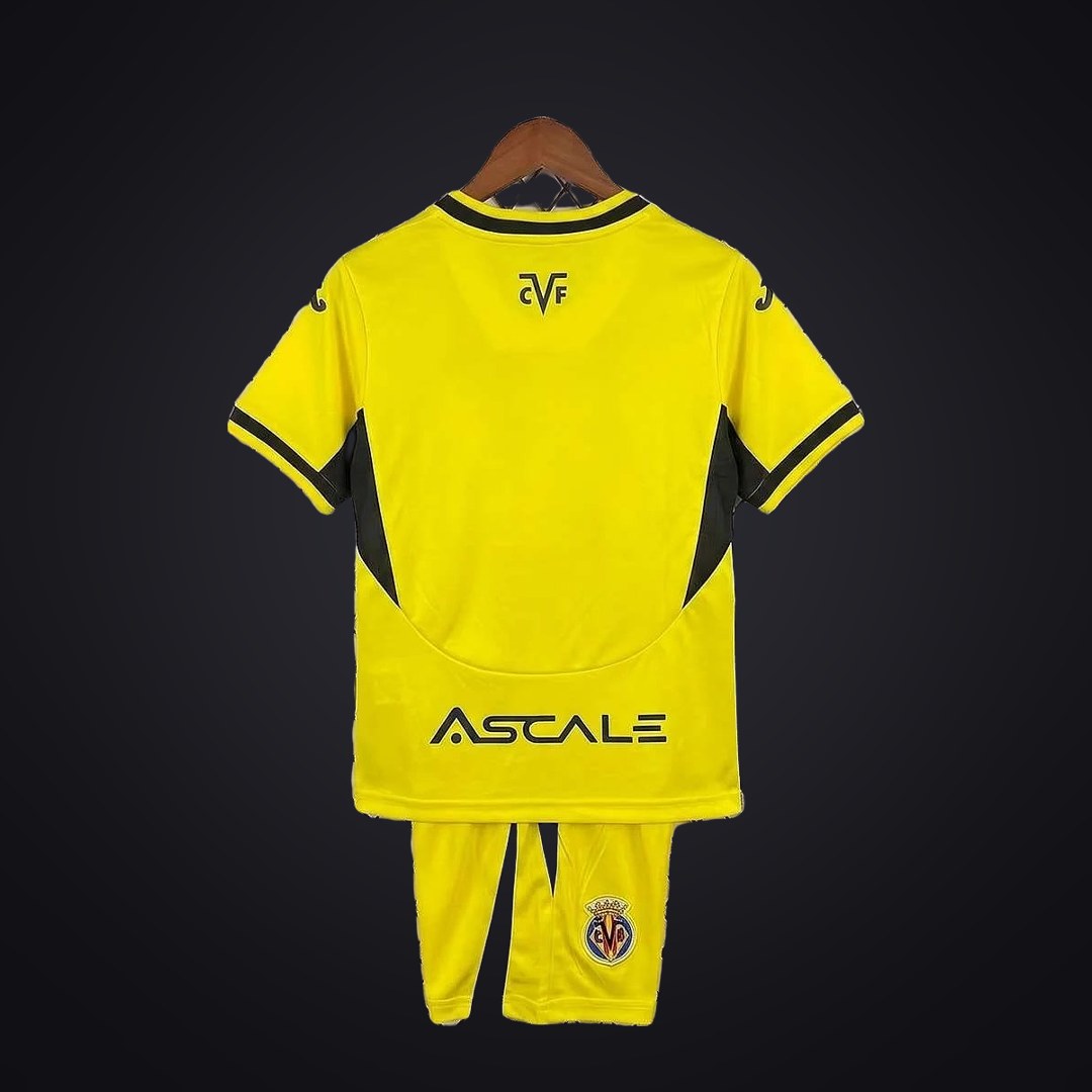 Villarreal 26-27 Local (Niño) (detrás)