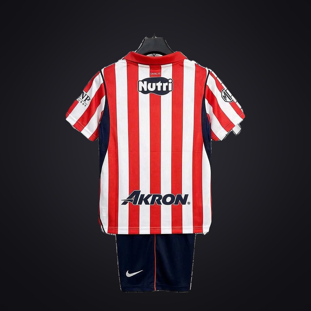 Chivas Guadalajara 26-27 Local (Niño) (detrás)