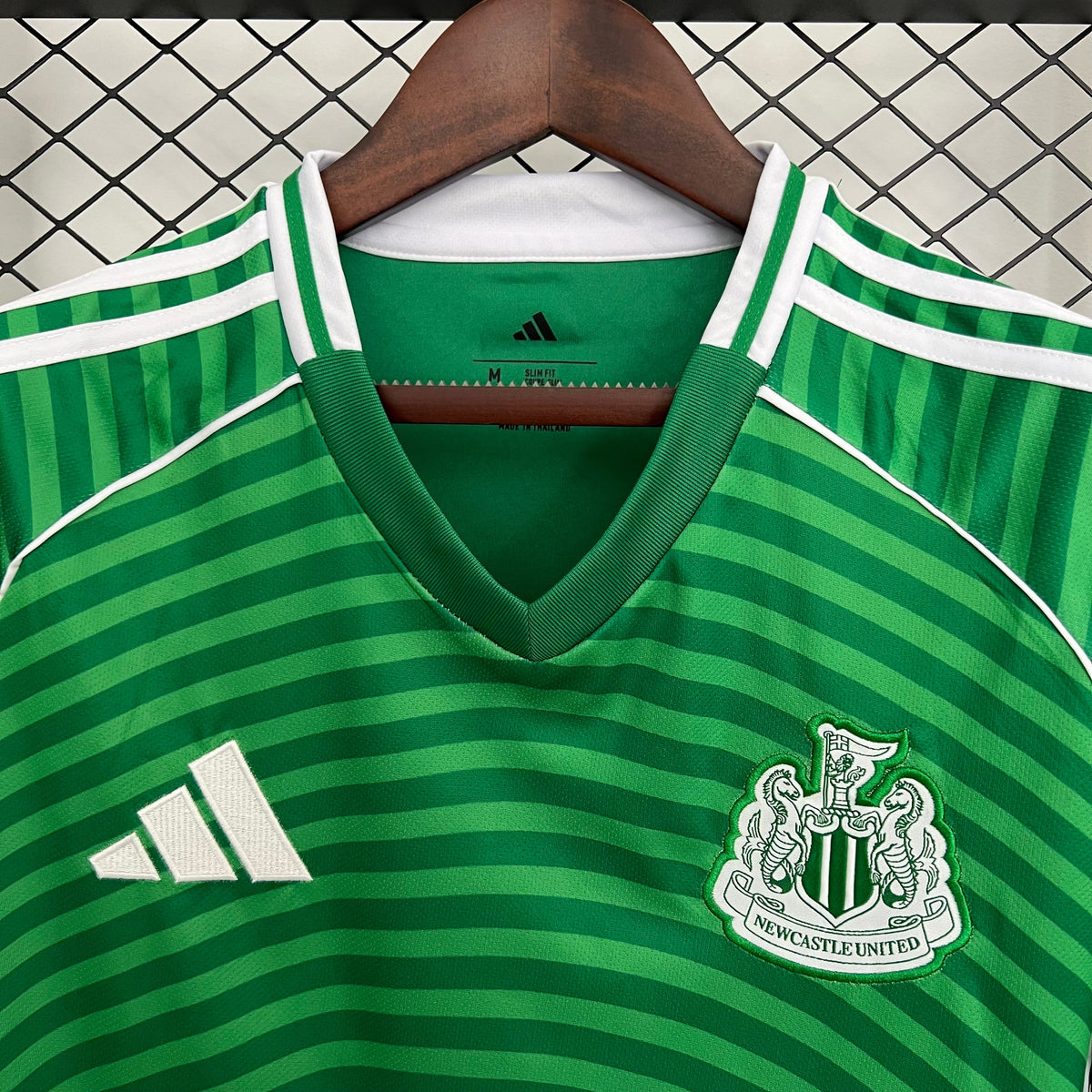 Newcastle 25-26 Visitante (Fan Version)